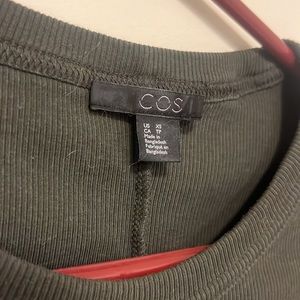 COS ribbed short sleeve fitted t shirt olive xs